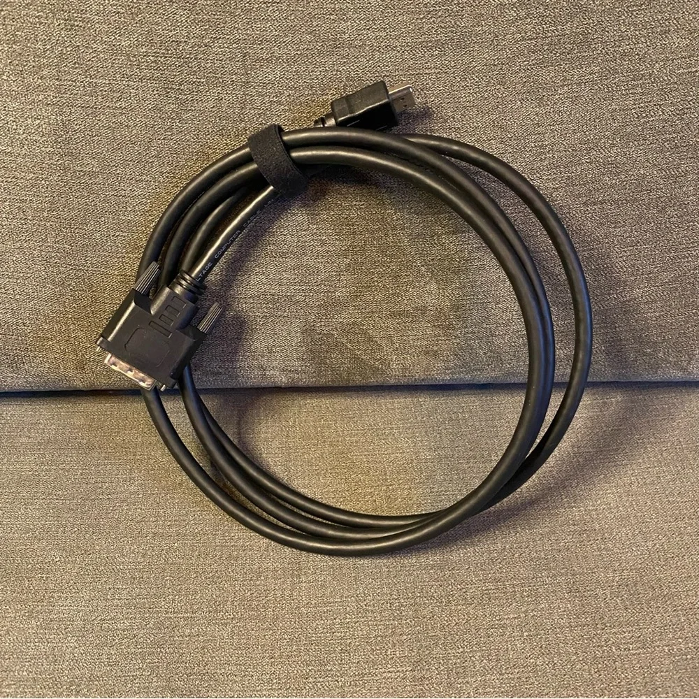 Like new HDMI to DVI-D 6’ long cord as pictured.